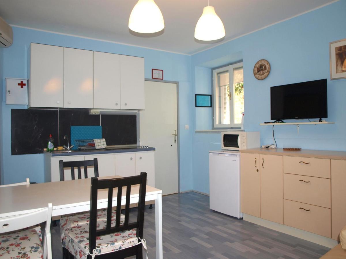 Apartment Sky 48 Ровин Екстериор снимка